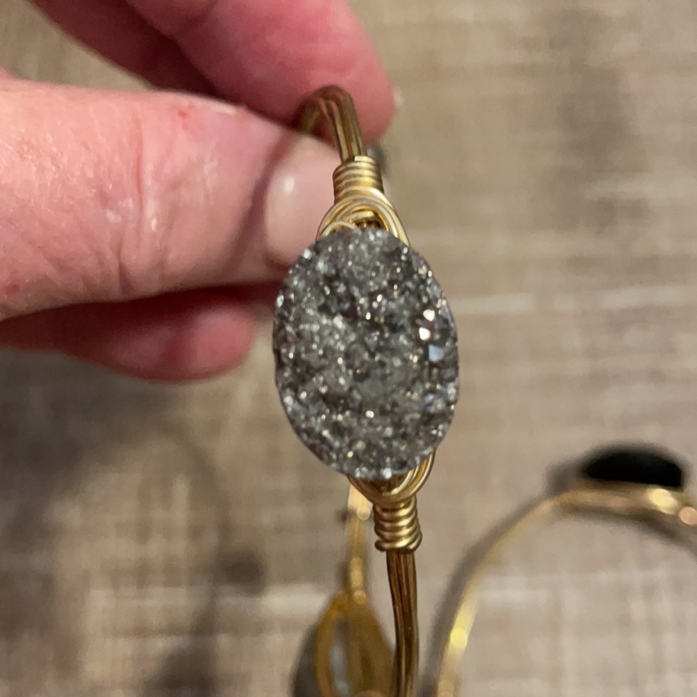2 bracelets - Picture 2 of 4